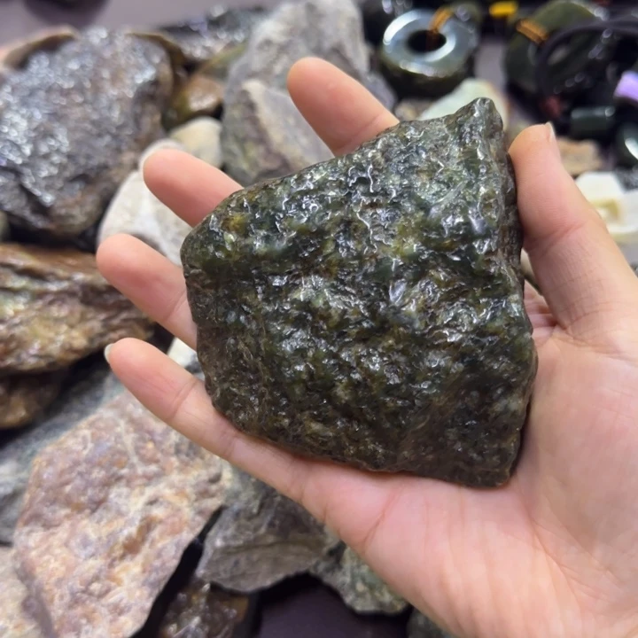 岫岩河磨玉（透闪石质玉）未镶嵌珠宝奇石