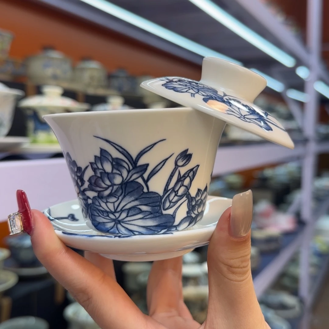 我在外面吃饭呢你在哪