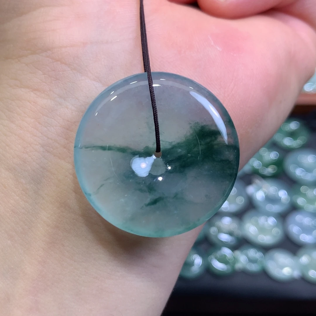翡翠颈饰未镶嵌平安扣