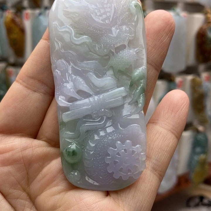 翡翠未镶嵌颈饰乌****?每天