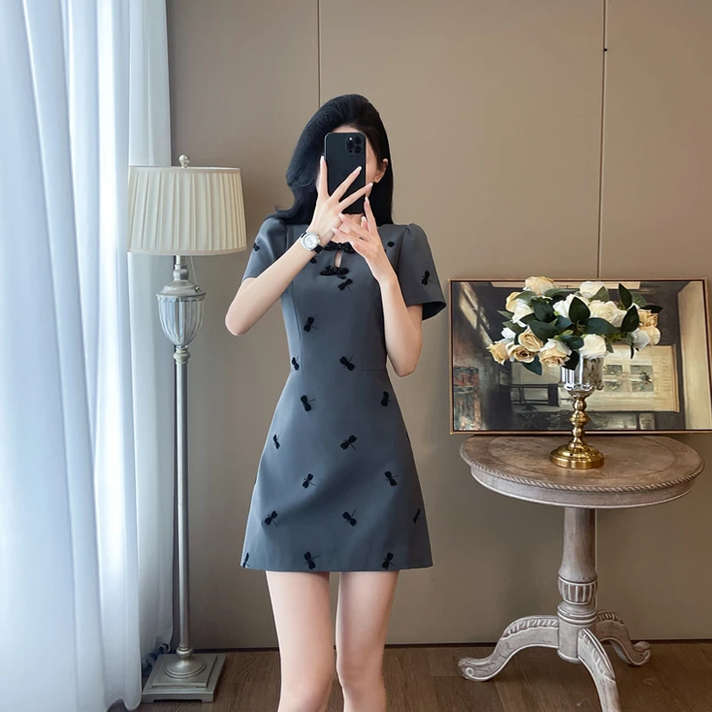 设计感小香风蜻蜓刺绣连衣裙女夏季新款法式收腰显瘦气质a字短裙
