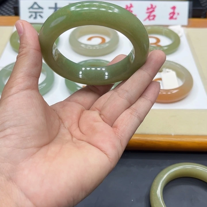 未镶嵌手镯石英质玉棉****笑