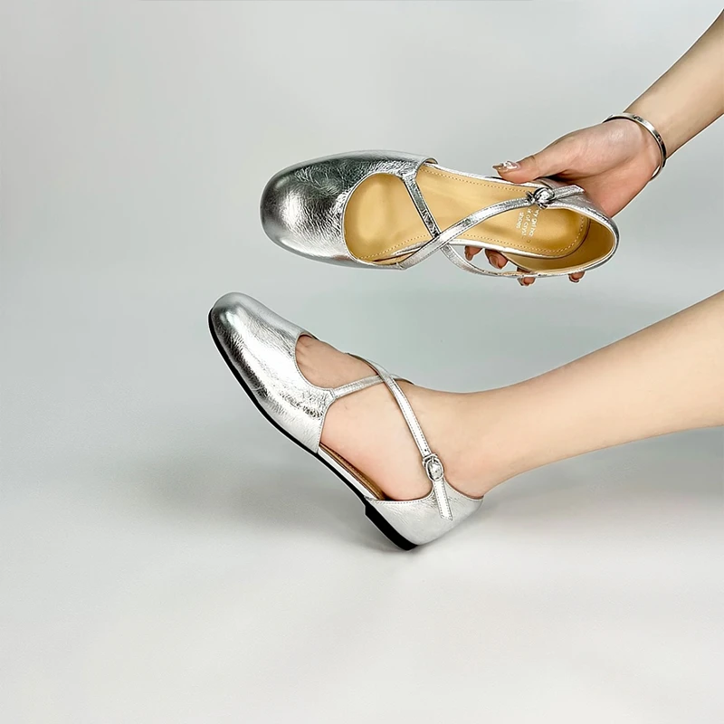 1CM淑女风时尚简约软底单鞋夏季新款圆头平底交叉扣带包头凉鞋女