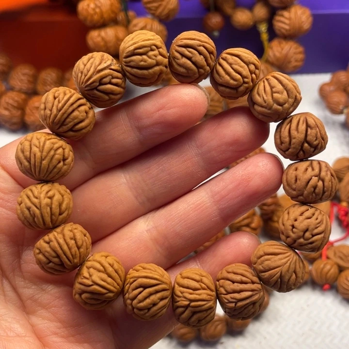 2号链接桃核手串一个