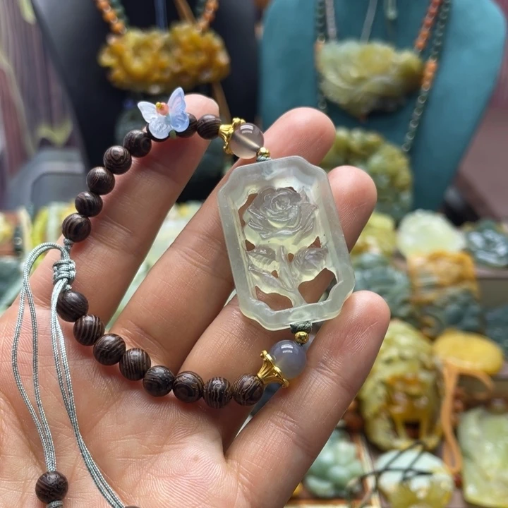 蛇纹石玉未镶嵌颈饰