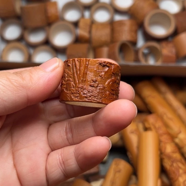 张***彩实心竹雕刻手把件