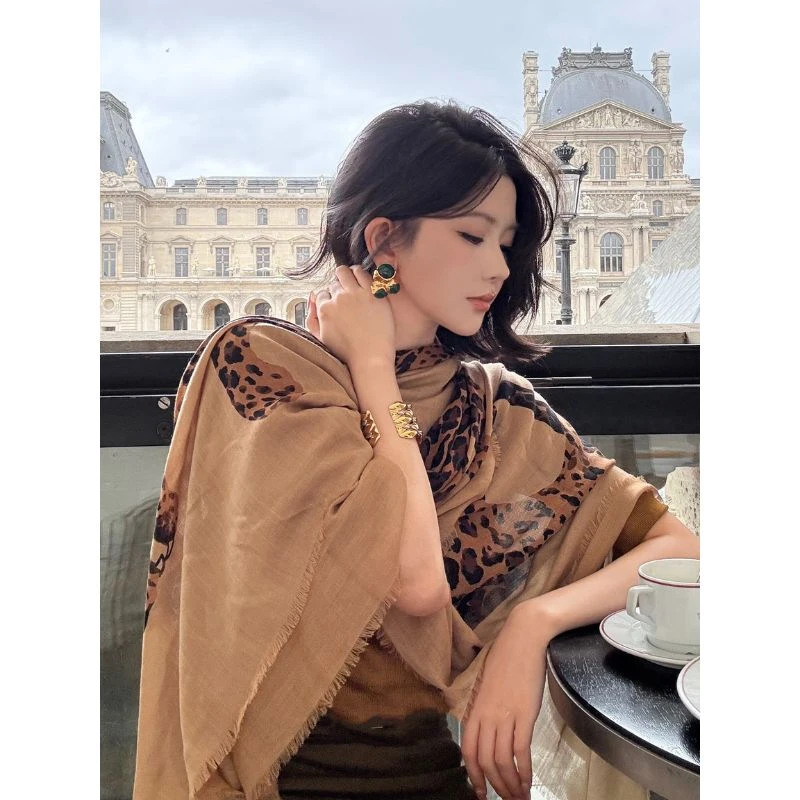 美式复古老钱风金钱豹围巾女秋季新款高级感披肩外搭百搭围脖丝巾