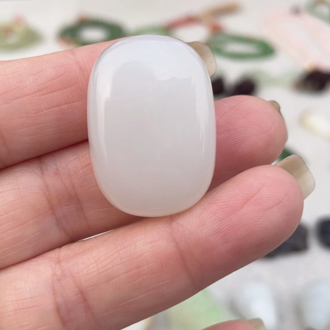 和田玉未镶嵌吊坠(赠链)