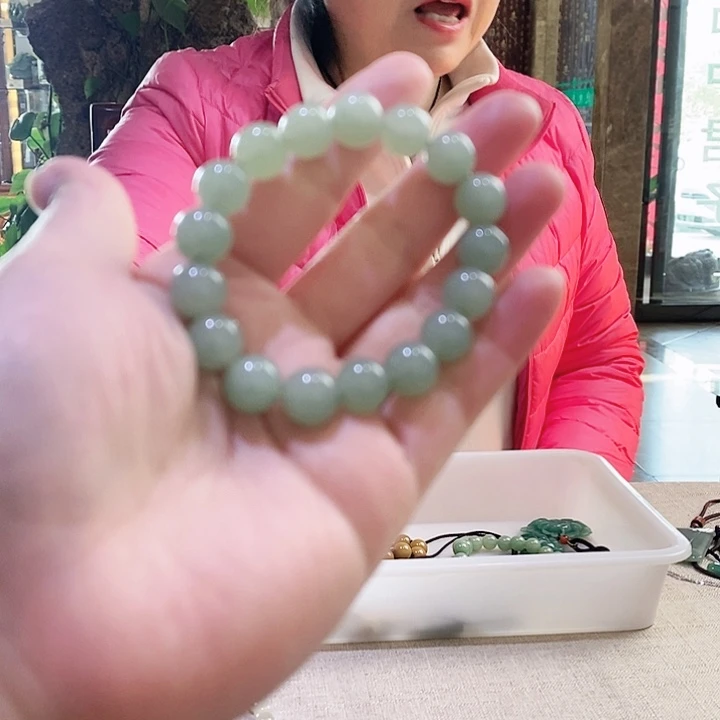 密玉（石英质玉）颈饰未镶嵌