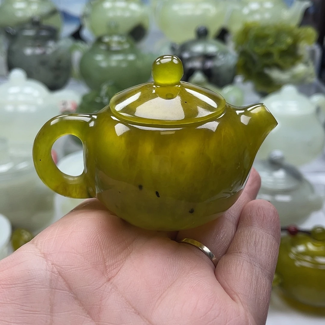 蛇纹石玉未镶嵌壶