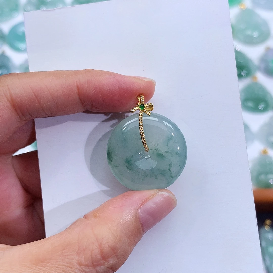 翡翠18K金镶嵌颈饰翡翠吊坠