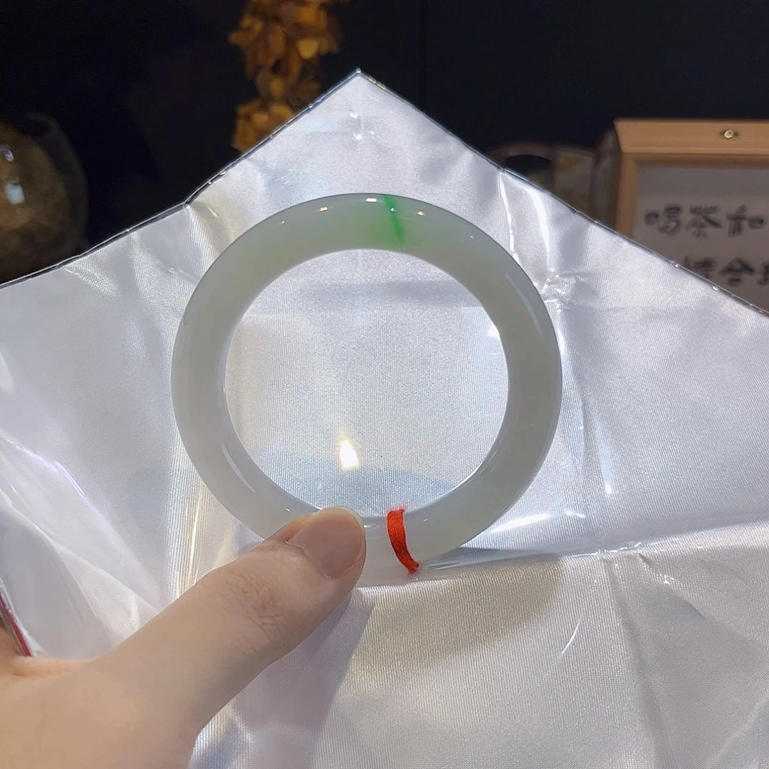 翡翠手镯未镶嵌56圈