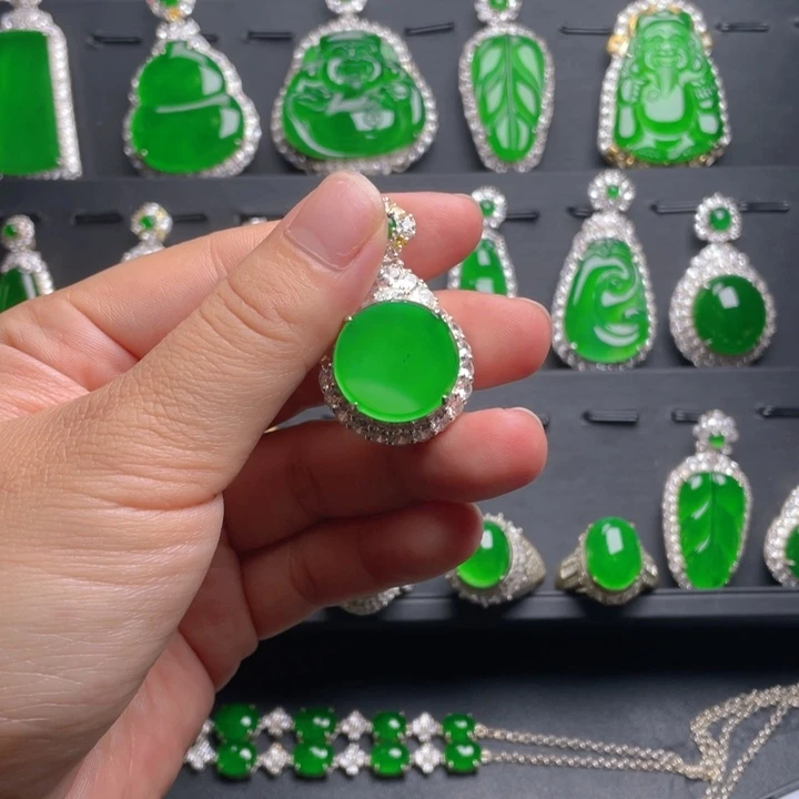 翡翠颈饰未镶嵌翡翠吊坠