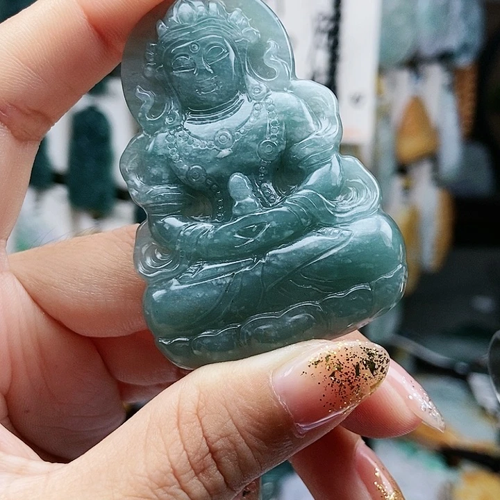 颈饰足铂镶嵌翡翠翡翠