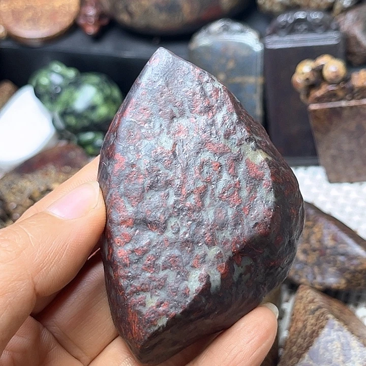 花岗石铁合金红天宝原石