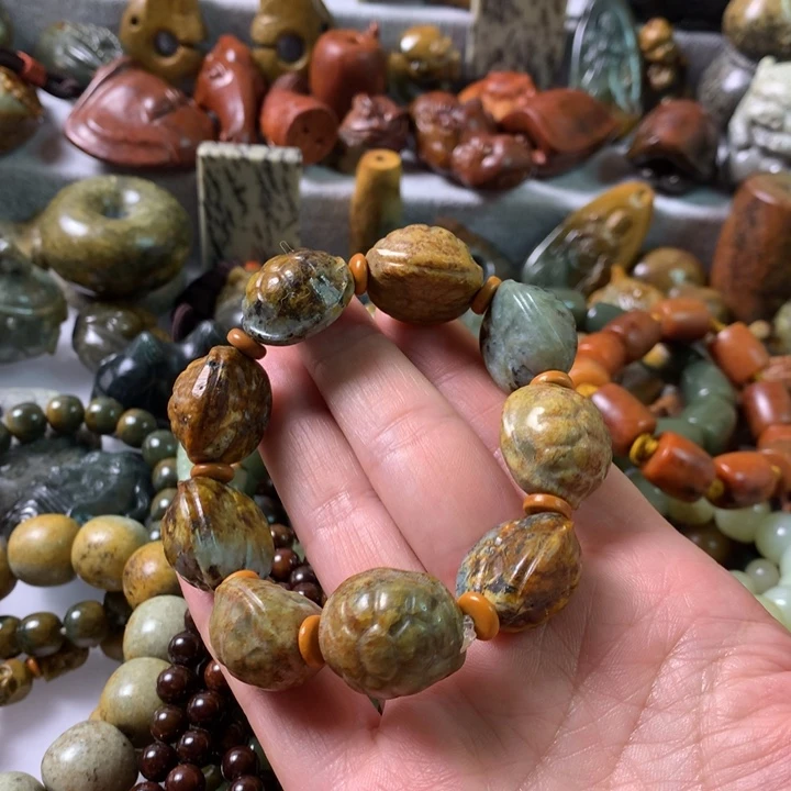 未镶嵌岫岩河磨玉（透闪石质玉）把件