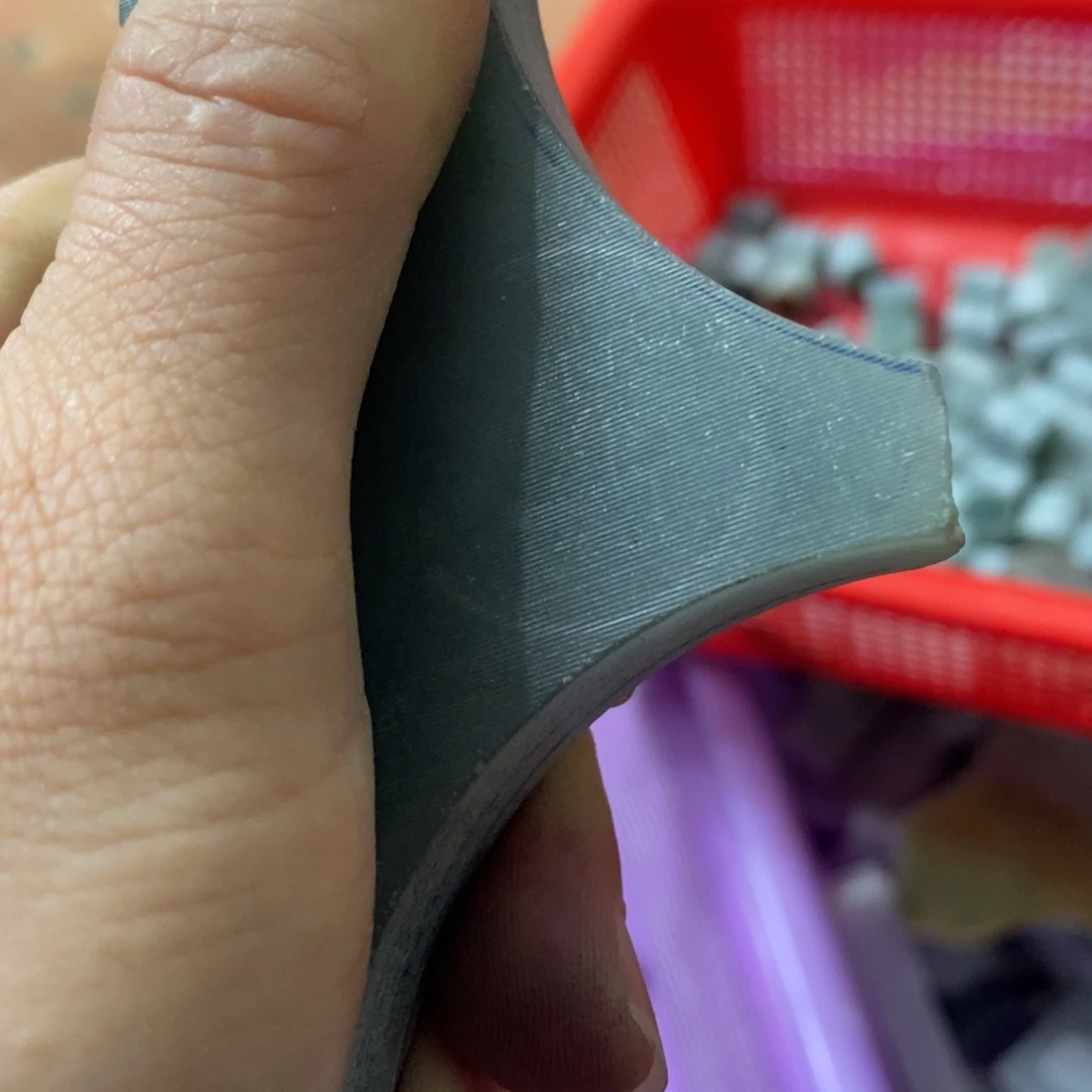 红***皮翡翠裸石翡翠边角料