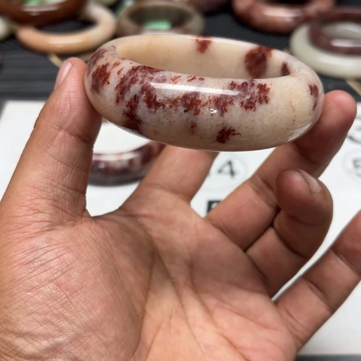 夢***影石英质玉未镶嵌手镯