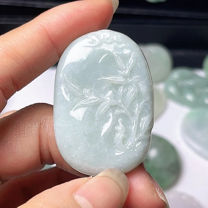 翡翠未镶嵌颈饰竹牌