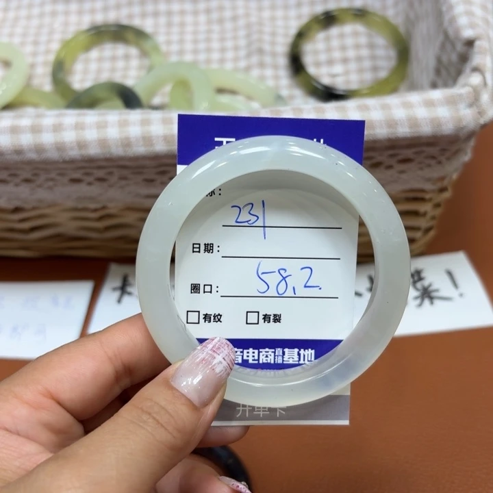 未镶嵌岫玉手镯天然