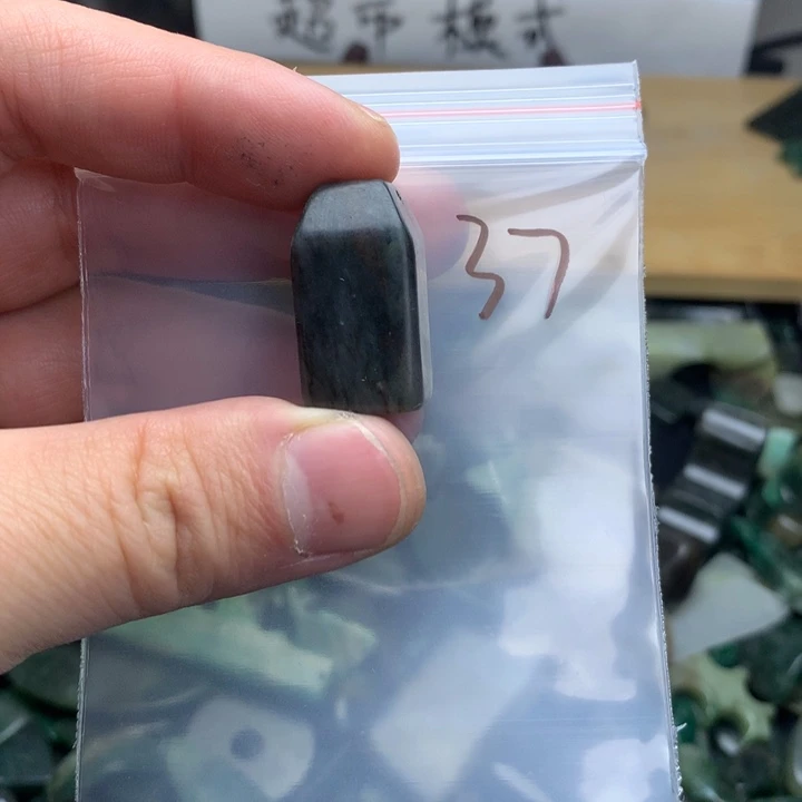 独山玉未镶嵌珠宝半成品