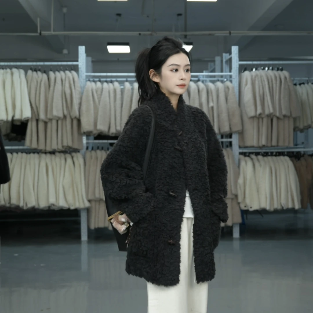 【摩格拉】新中式牛角扣100绵羊毛25冬季新款羊剪绒外套女中长款