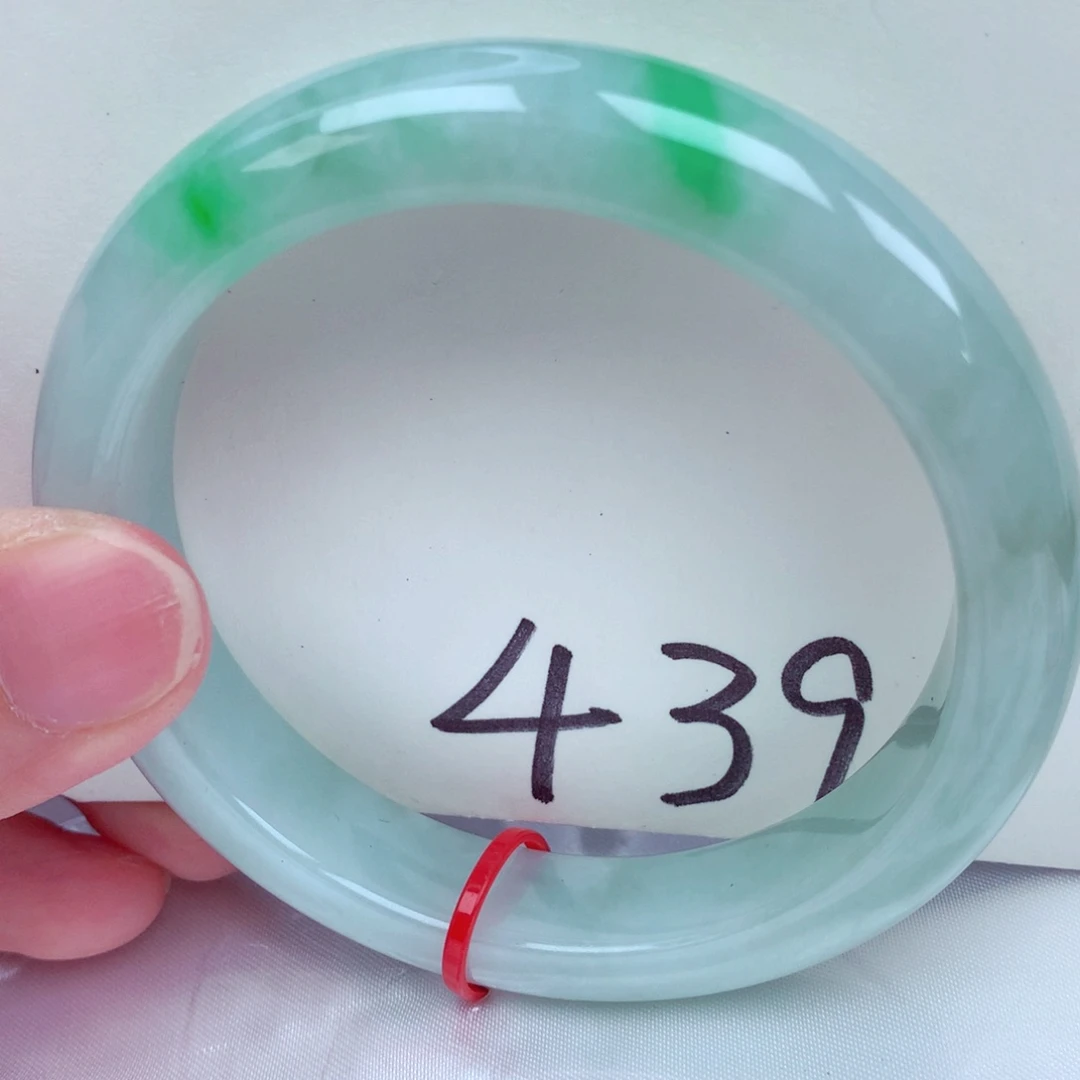 翡翠手镯未镶嵌翡翠