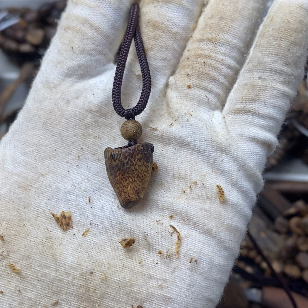 思***过沉香碎屑沉香天然树钉