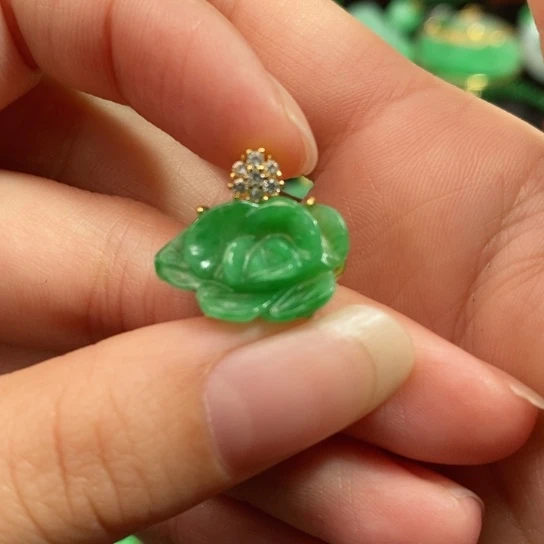 颈饰未镶嵌翡翠吊坠