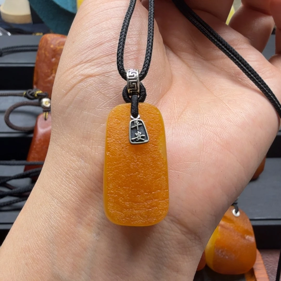 未镶嵌吊坠(赠链)琥珀