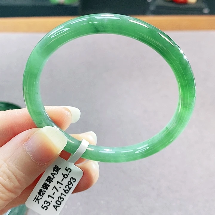 翡翠未镶嵌手镯（圆镯）