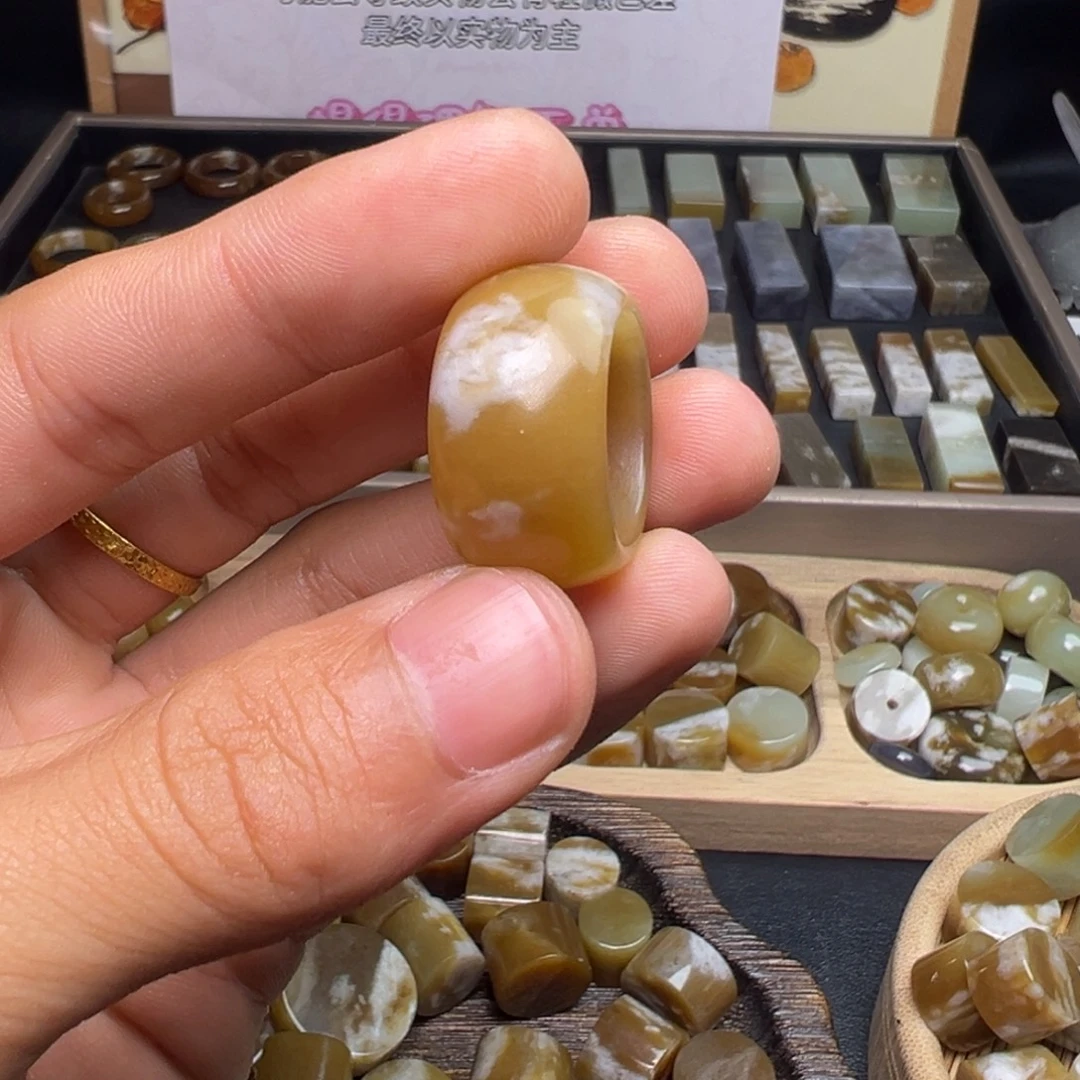 榜***哥和田玉（糖玉）未镶嵌珠宝奇石戒指