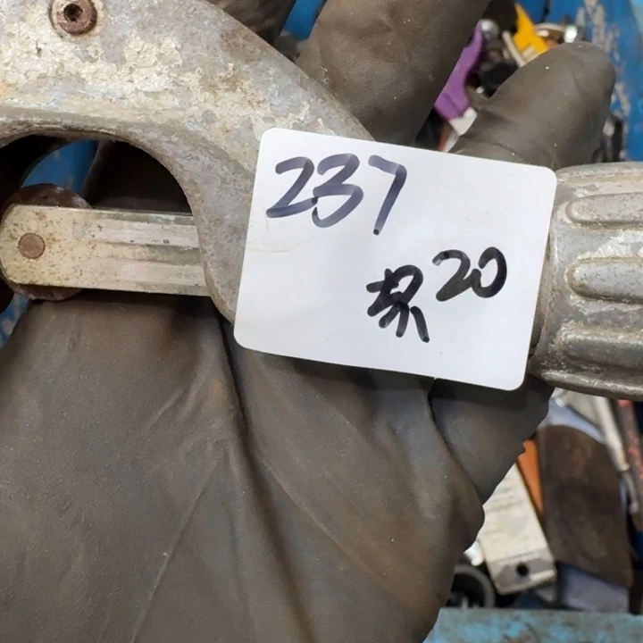 东***方家用五金工具一个