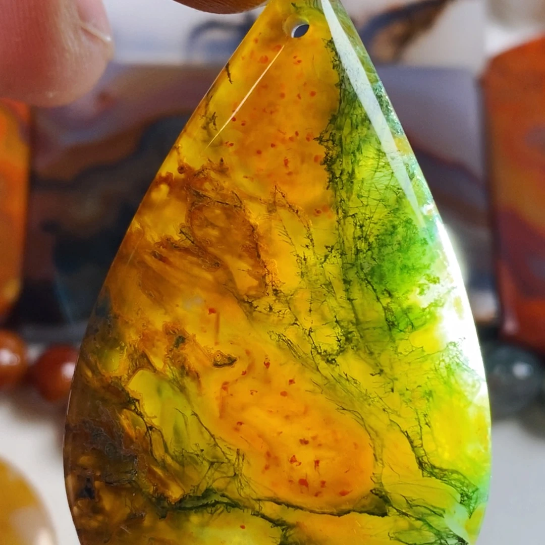 让***伴玛瑙/玉髓未镶嵌颈饰