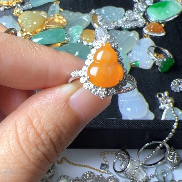 菜***菜翡翠戒指18K金镶嵌