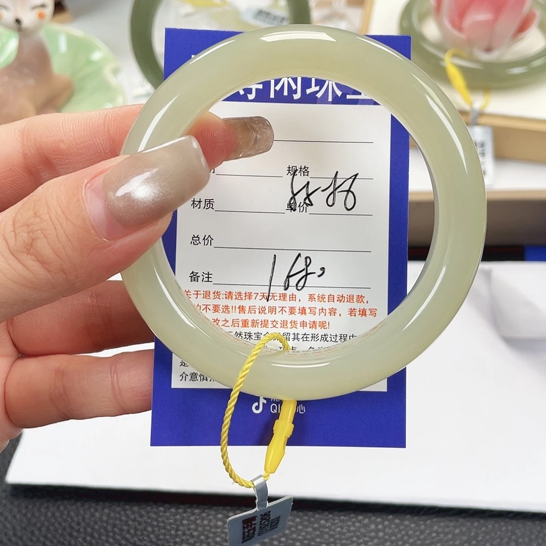 和田玉未镶嵌手镯