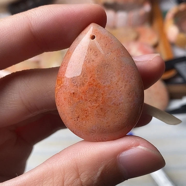 上***n硅化玉未镶嵌颈饰