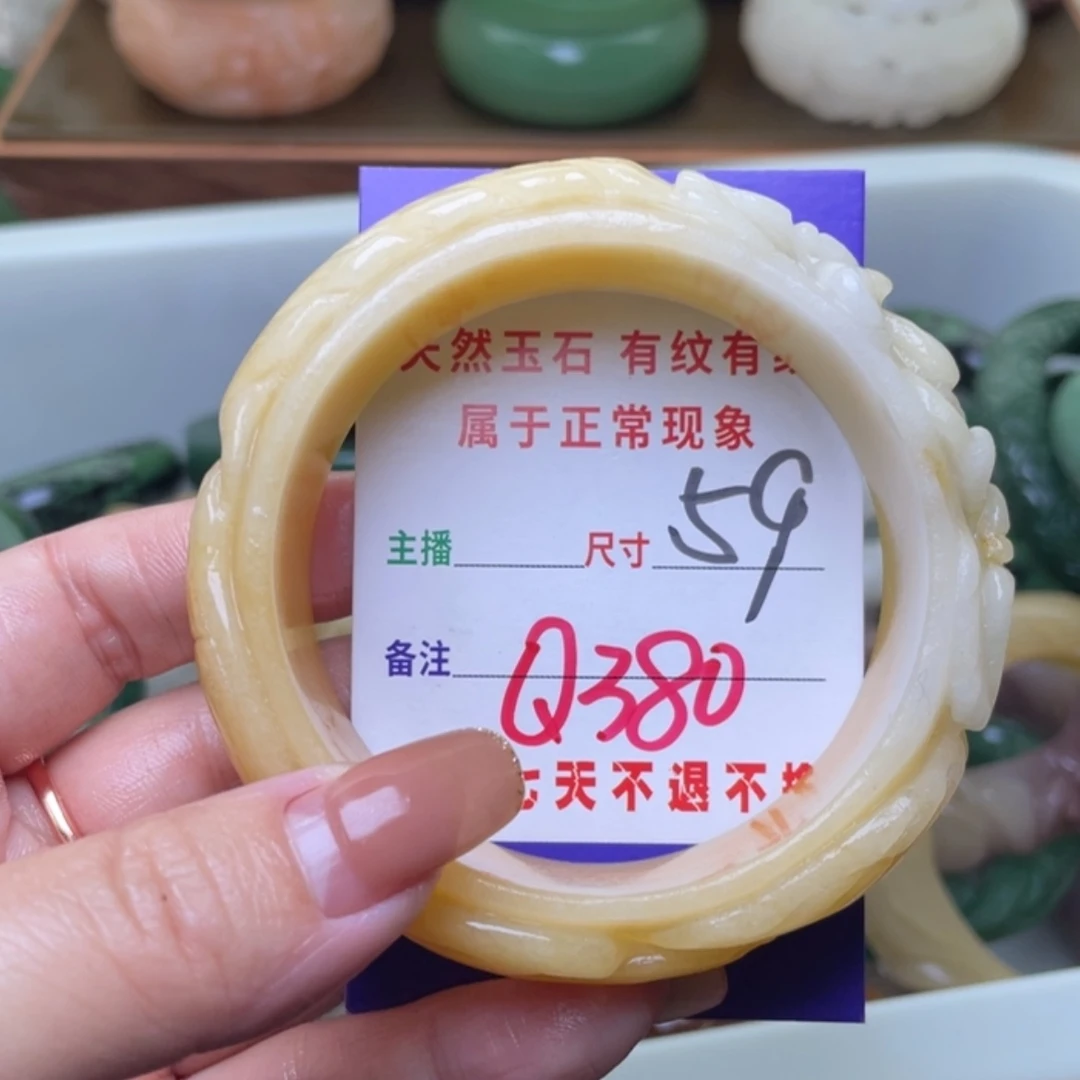 【闪购商品】未镶嵌手镯(圆镯)石英质玉