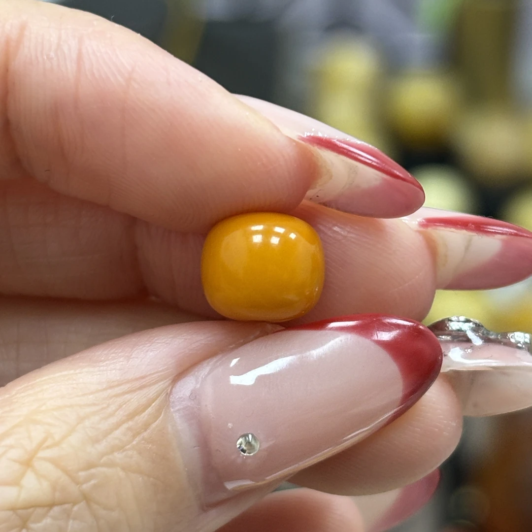 9.0*7.9mm微瑕· 小妖珠宝天然原矿琥珀蜜蜡