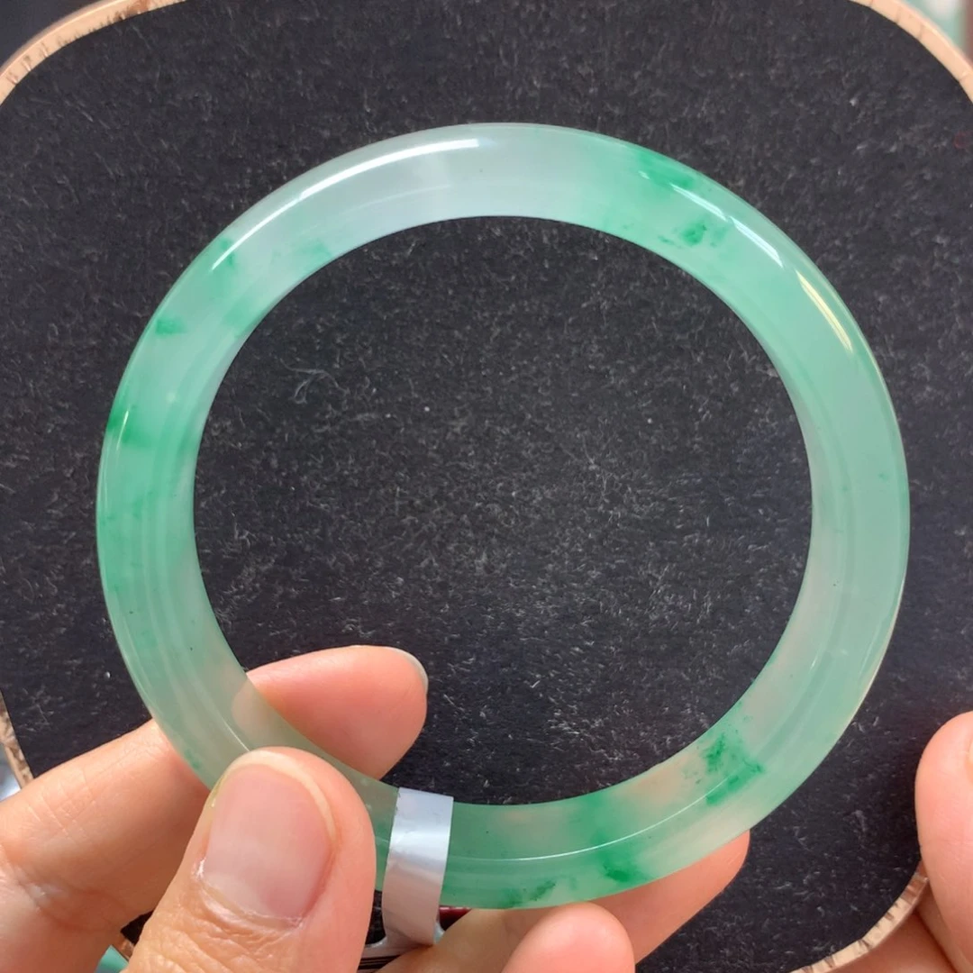 石英质玉手镯未镶嵌小*菜