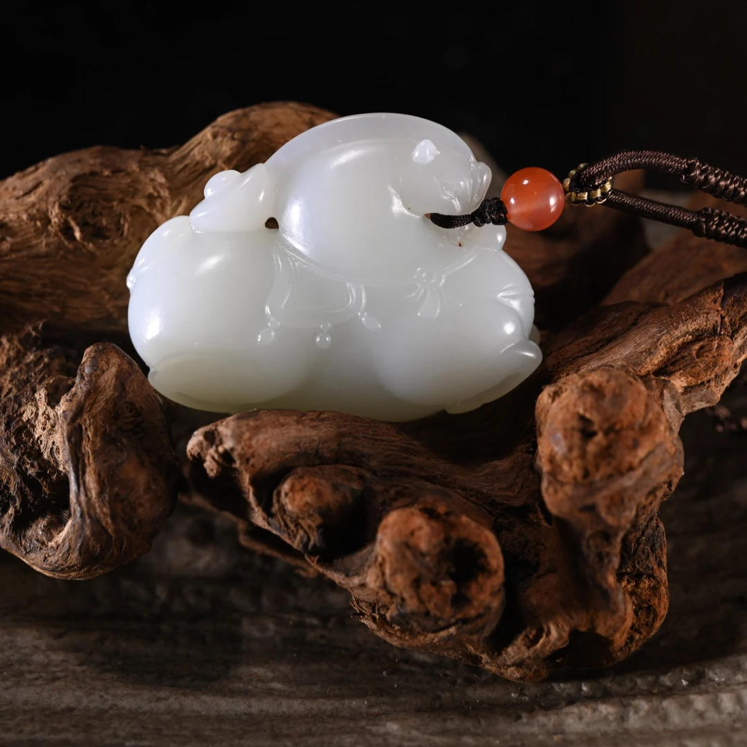 LOT8819和田玉马上有钱挂件/杭拍