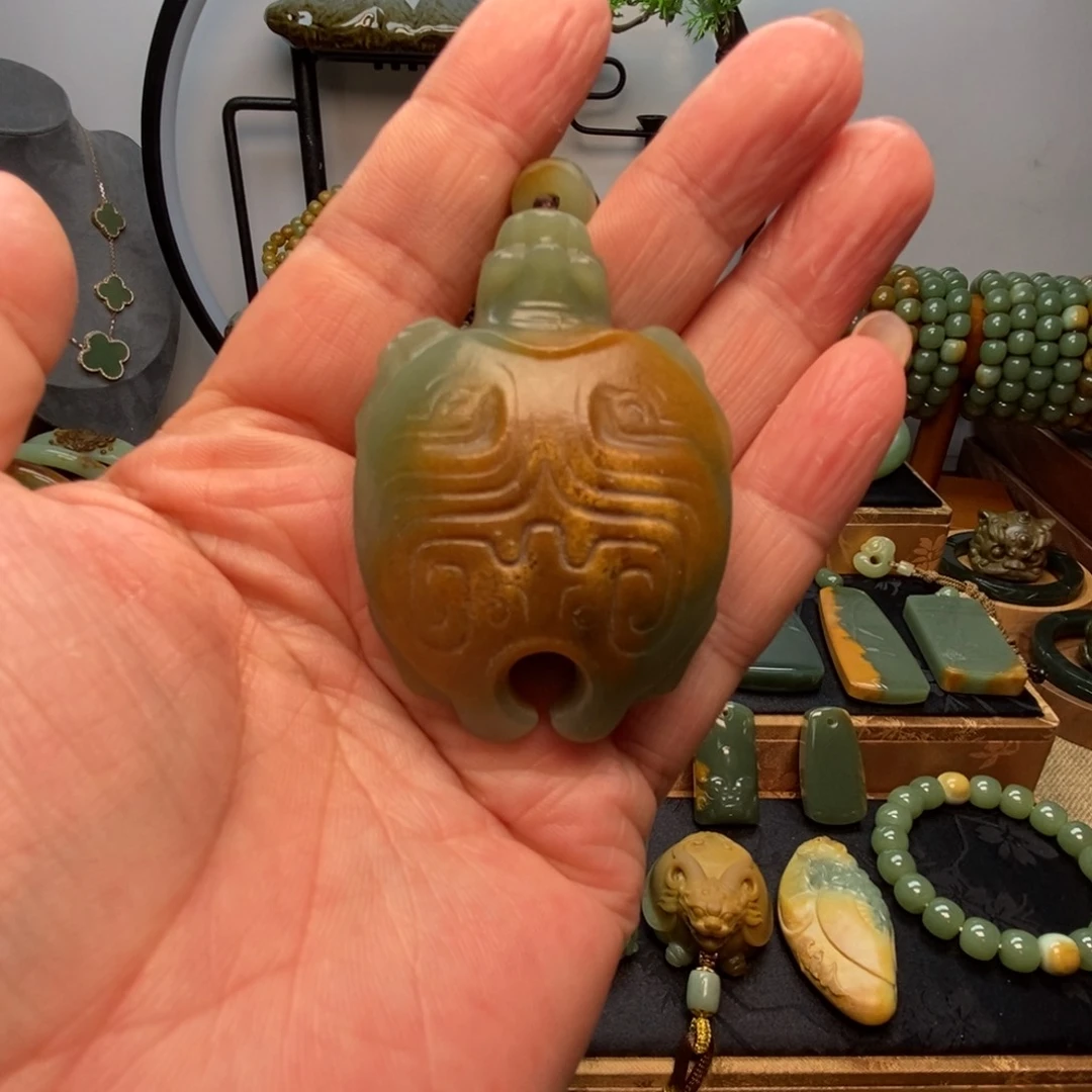 岫岩河磨玉（透闪石质玉）未镶嵌把件