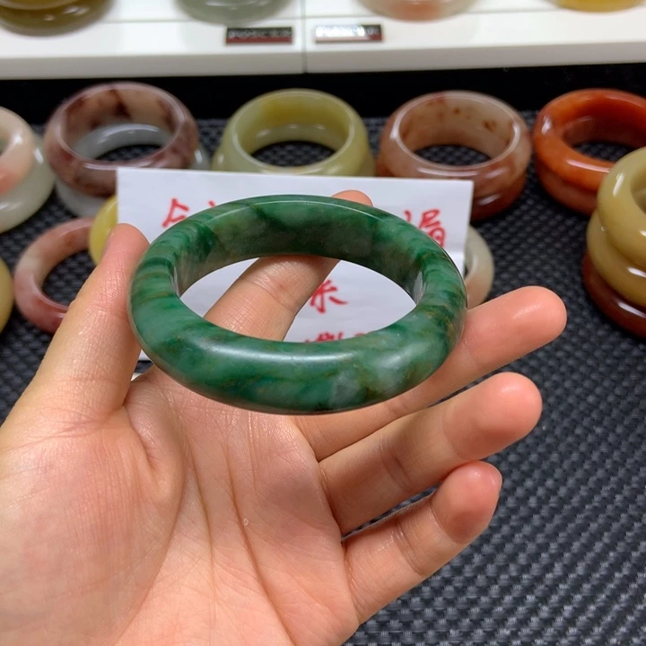 未镶嵌手镯石英质玉
