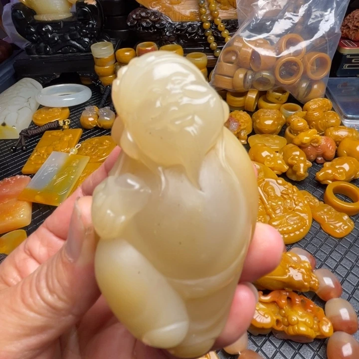 未镶嵌石英质玉（黄龙玉）颈饰