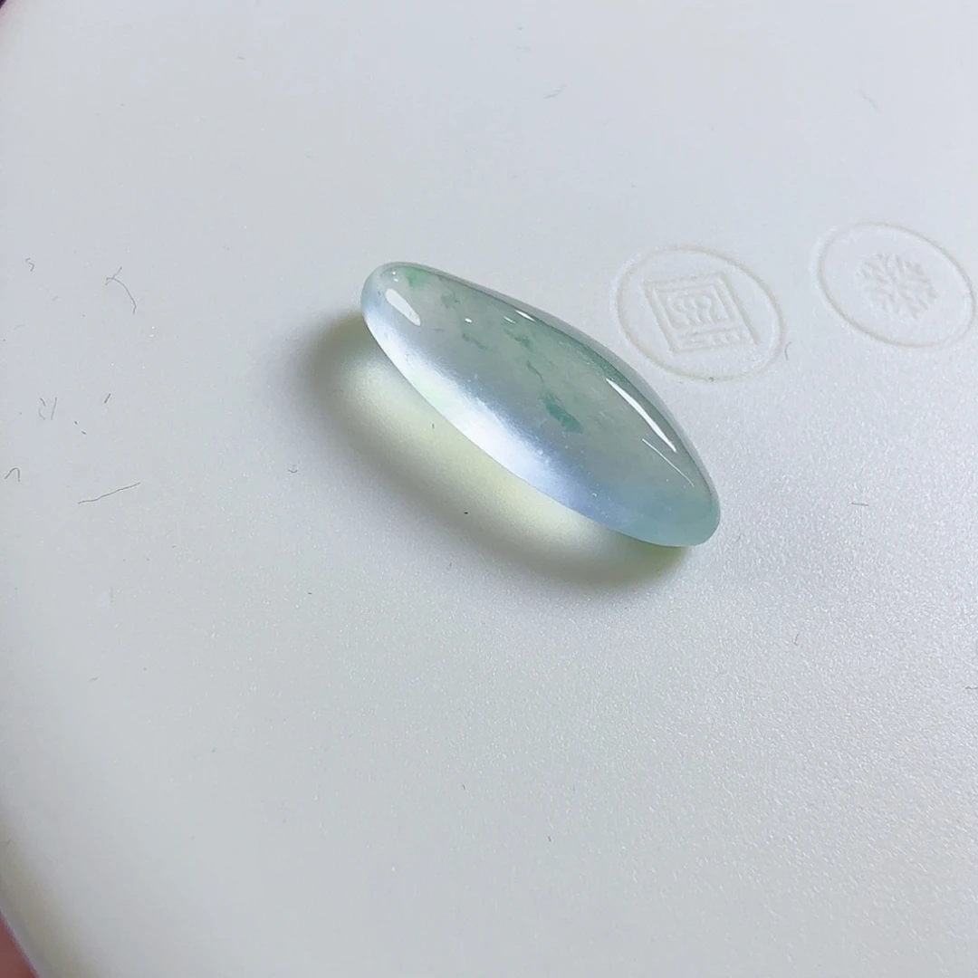翡翠未镶嵌颈饰随形