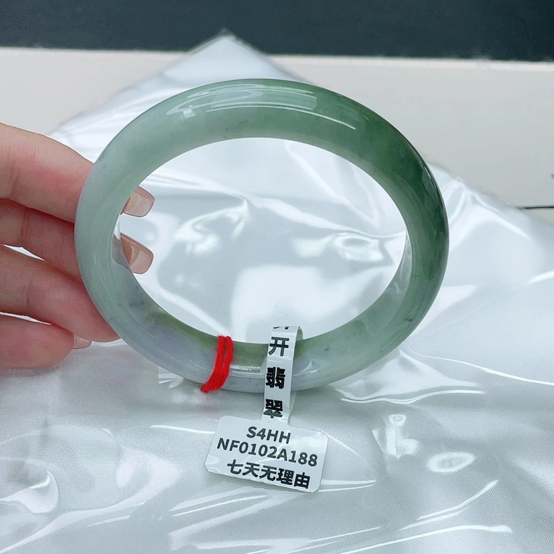 翡翠手镯未镶嵌正60.7