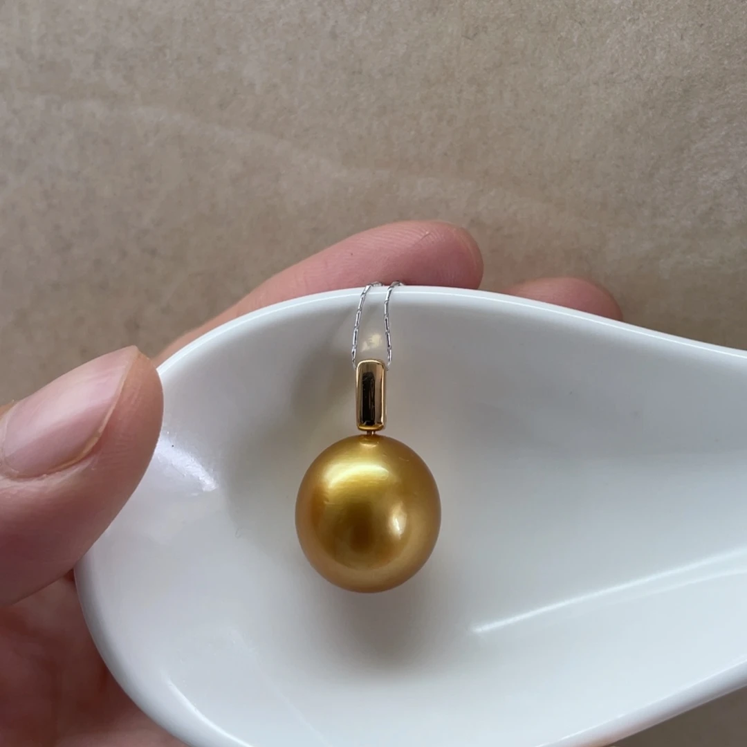 颈饰18K金镶嵌海水珍珠13.5mm