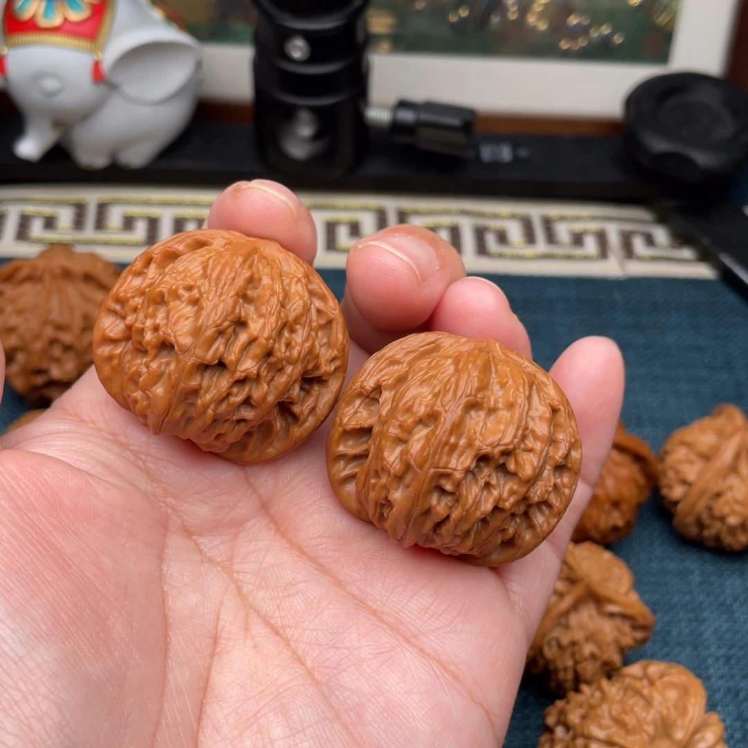 文玩核桃把件红皮山地磨38