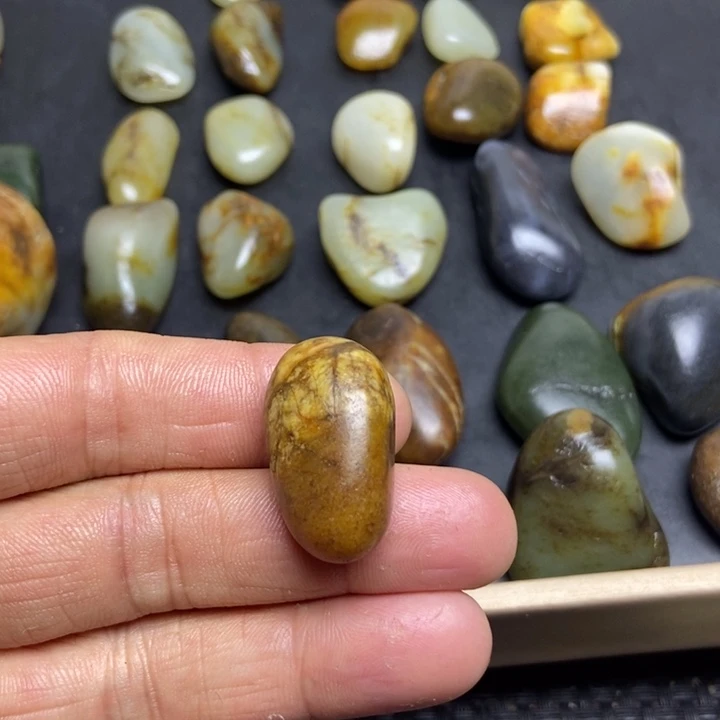 硬***汉和田玉（糖玉）未镶嵌珠宝奇石