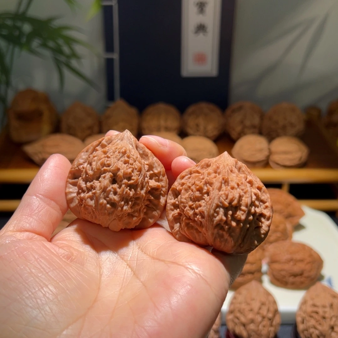 在***犯文玩核桃把件菠萝蜜